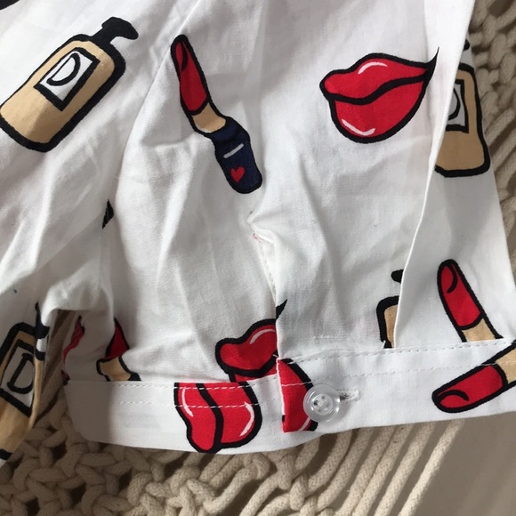 Dioufond lips 👄 & lipstick 💄 print button down short sleeve blouse - Picture 7 of 7